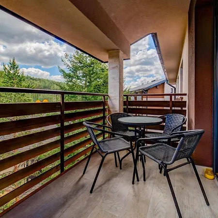 Daire Pekovic, Pine Trees View With Big Balcony In The Center Of Zlatibor!