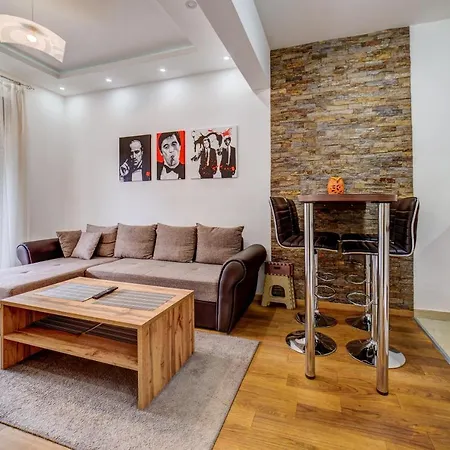 Pekovic, Pine Trees View With Big Balcony In The Center Of Zlatibor! Apartment *