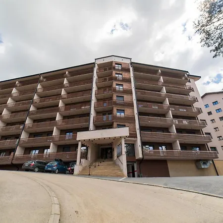 Pekovic, Pine Trees View With Big Balcony In The Center Of Zlatibor! Apartment