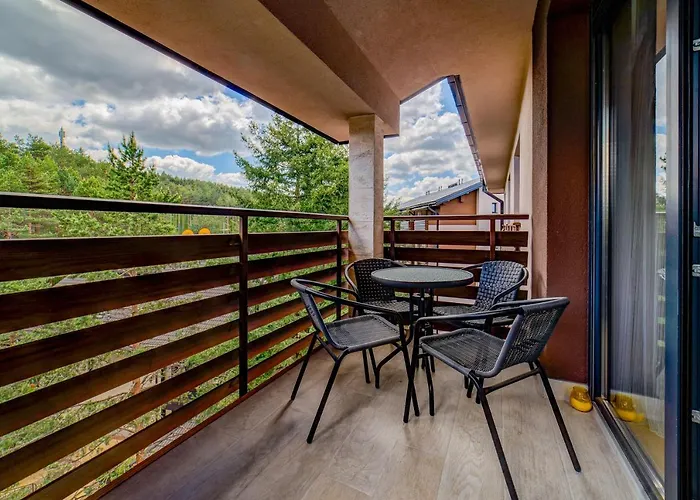 Daire Pekovic, Pine Trees View With Big Balcony In The Center Of Zlatibor!