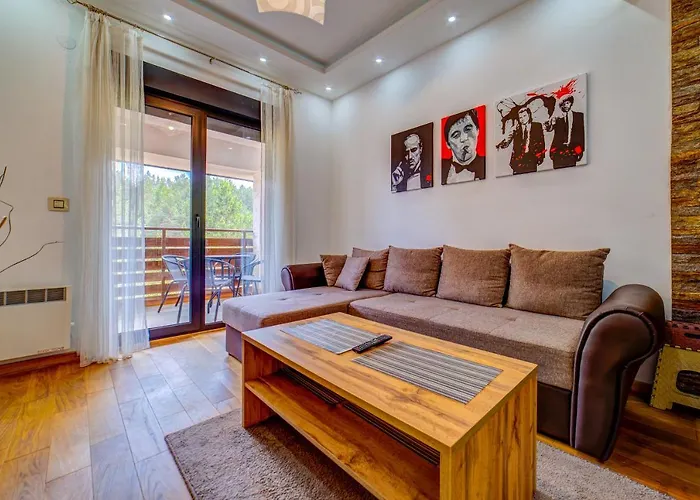 Pekovic, Pine Trees View With Big Balcony In The Center Of Zlatibor! Daire Zlatibor